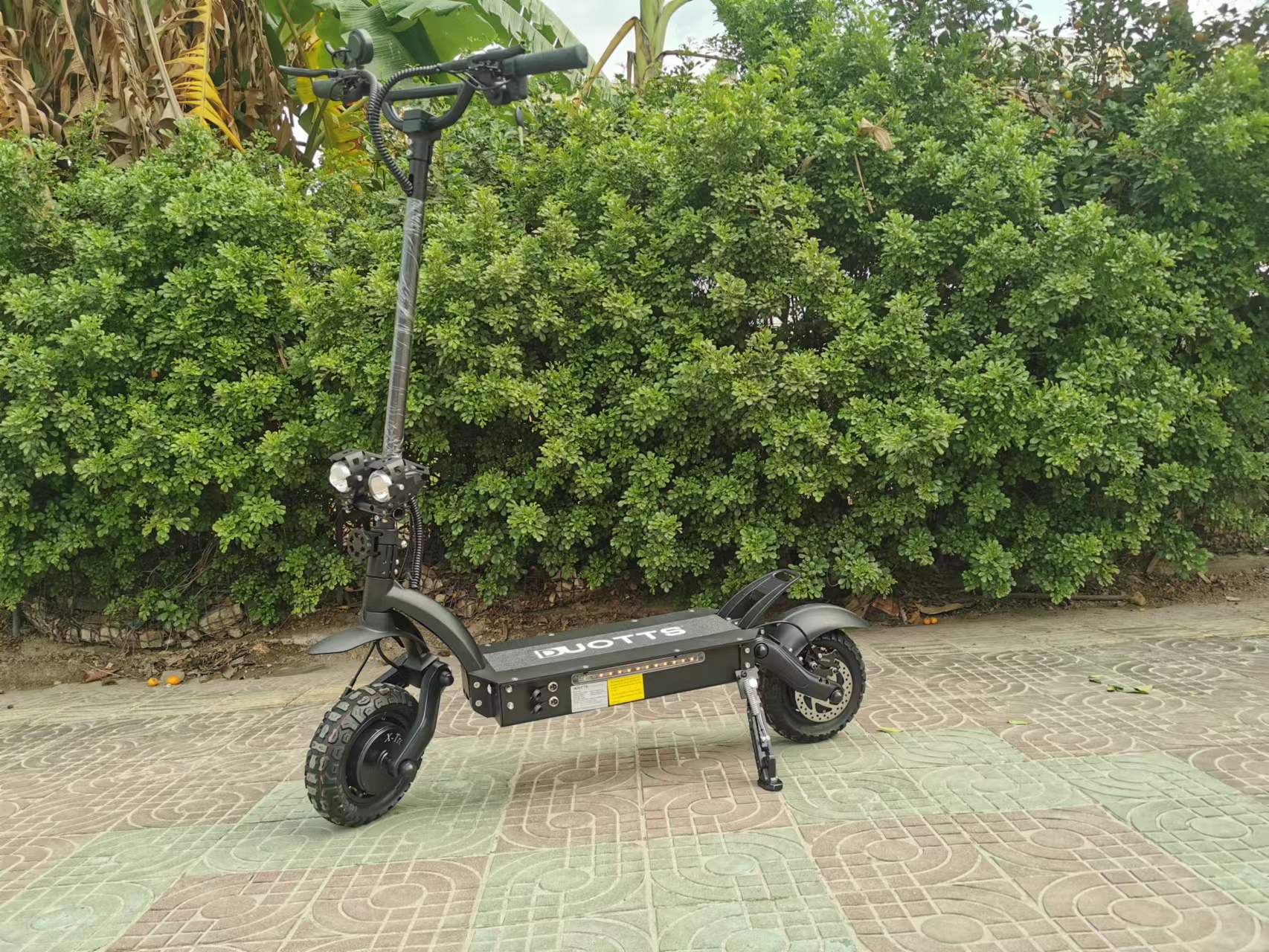 Duotts D20 electric scooter