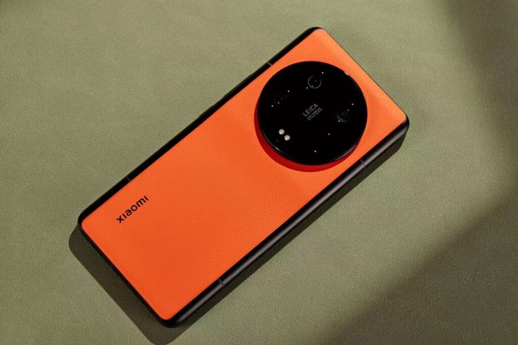 Xiaomi 13 Ultra cabernet orange version