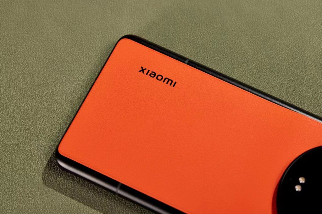 Xiaomi 13 Ultra cabernet orange version