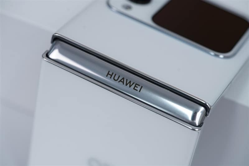 Huawei Nova Flip