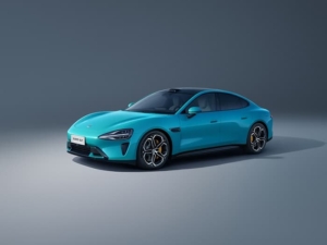 Xiaomi SU7 Official Photos Unveils: Gulf Blue Exterior