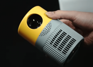 Bakeey VP3 mini projector review: Minimalistic design for outdoor use!